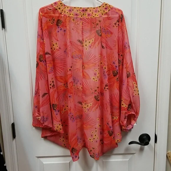 Steve Madden Pink Floral Cape - Picture 4 of 5
